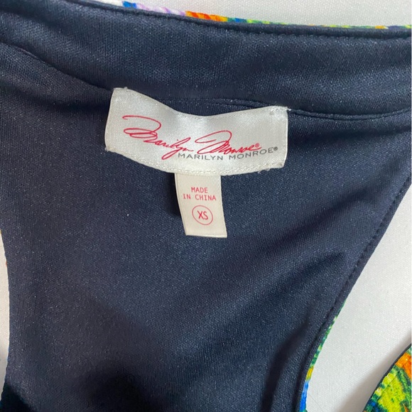 Title: Marilyn Monroe Brand Printed Sexy Crop Top - Tropical Floral, Size XS - Picture 6 of 9